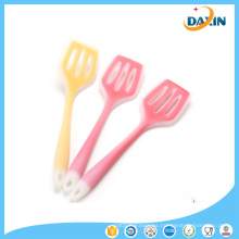 Venta al por mayor Utensilios de cocina BPA Free Durable Silicone Slotted Turner transparente